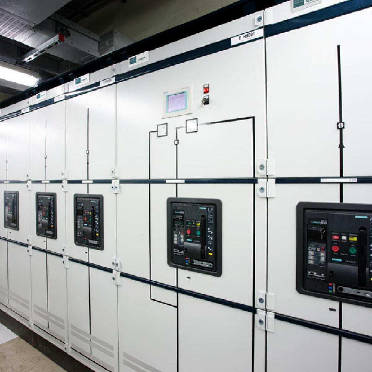 Siemens SIVACON industrial control and power distribution panel